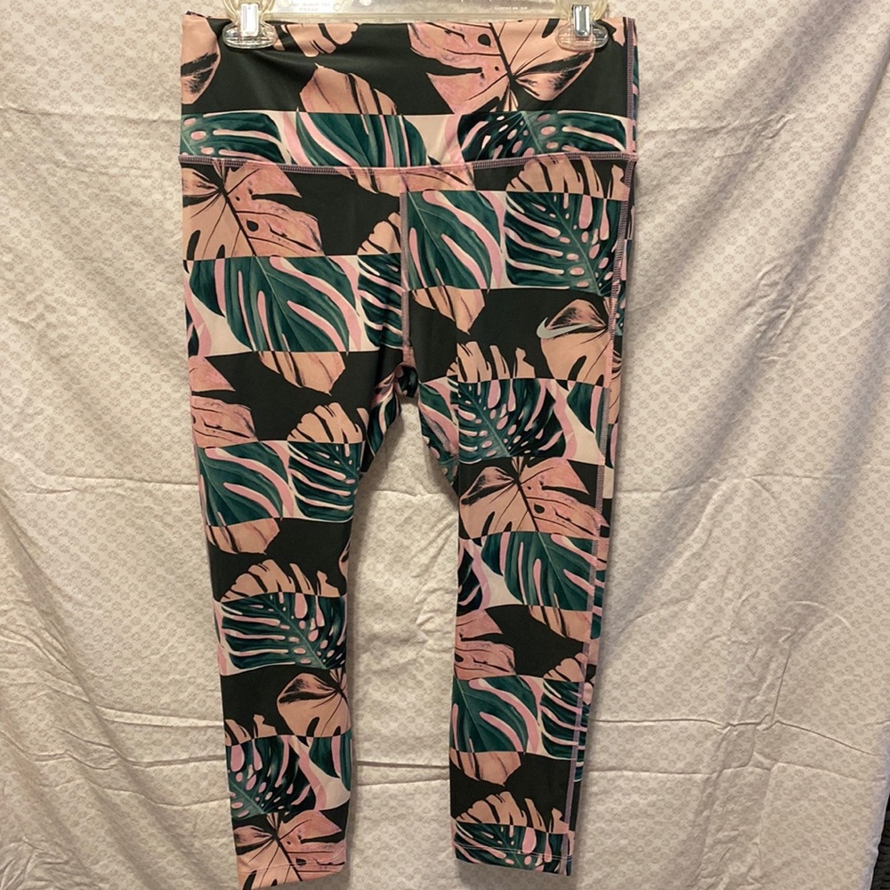 Nike cropped capri